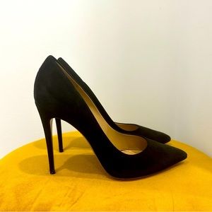 Salvatore Ferragamo Suede Pumps 8